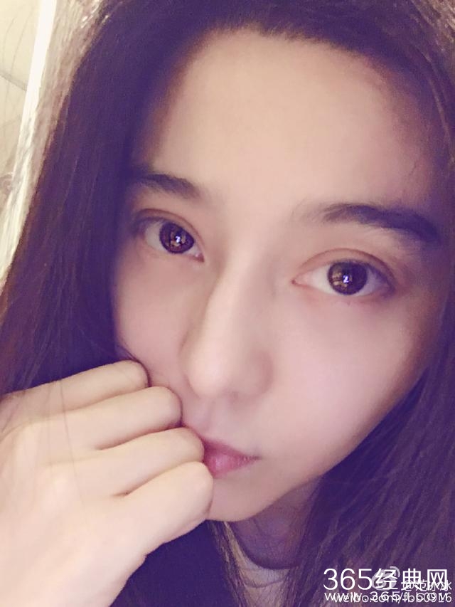 范冰冰微博晒多张自拍照，细心网友发现双眼皮不见了
