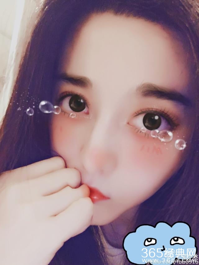 范冰冰微博晒多张自拍照，细心网友发现双眼皮不见了