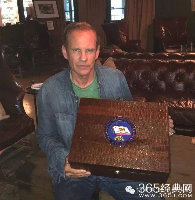 施瓦辛格设计的雪茄拍出高价