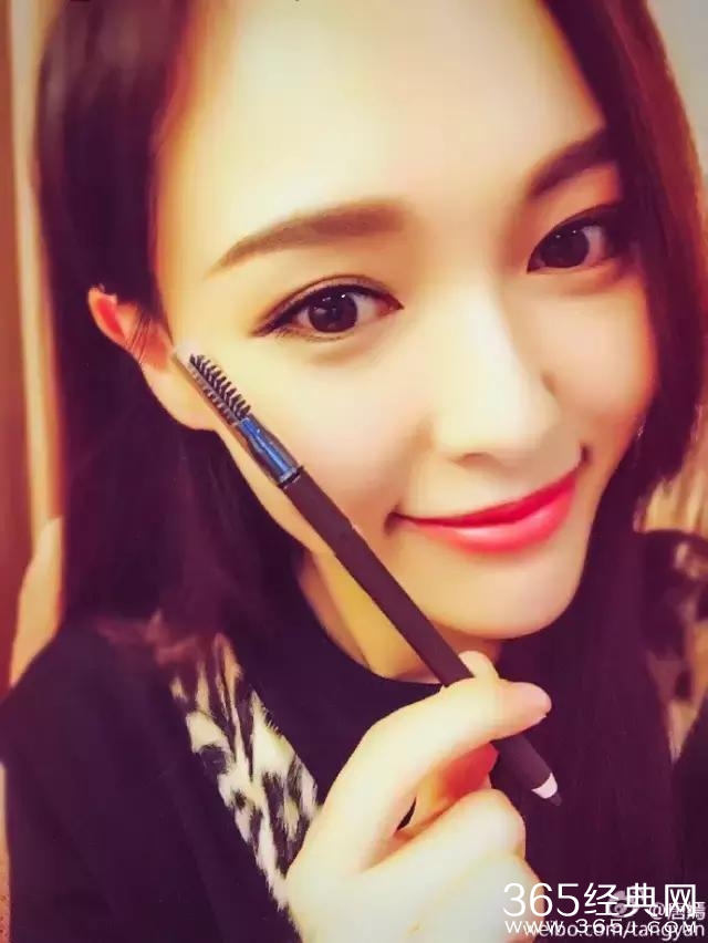 唐嫣红色血唇太抢镜，和男神杨洋同框却惊艳全场！