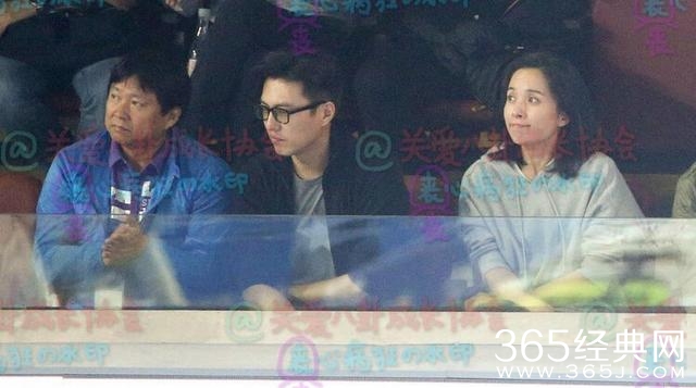 靳东的字“一丝不苟”，张一山的字和唐嫣的字有点像！