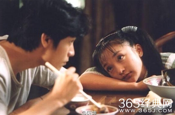 周迅42岁依旧娇俏，陈坤晒旧照庆生引发回忆杀