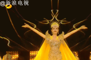 唐嫣红色血唇太抢镜，和男神杨洋同框却惊艳全场！