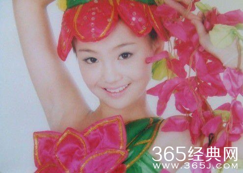 当红女星童年照，唐嫣肉嘟嘟好可爱，娜扎竟比郑爽还要美！