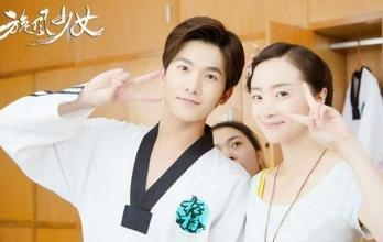 杨洋发微博，很多人看到他的指甲，而我却发现了这个