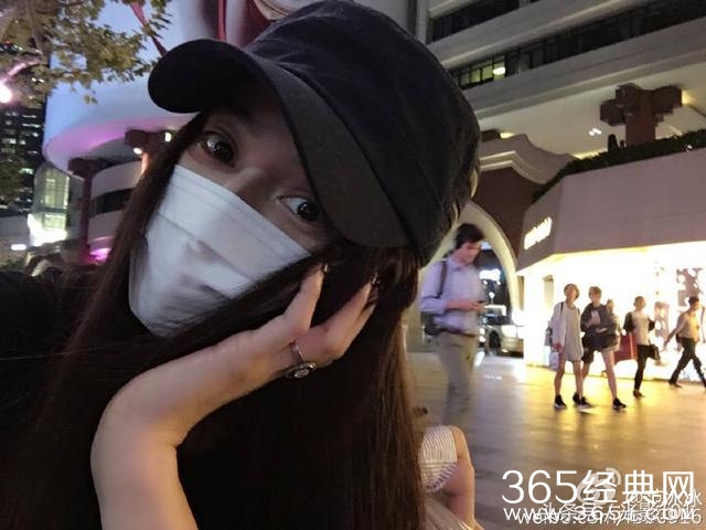 范冰冰这27万赞的微博不是因为她素颜，而是因无名指上的戒指！