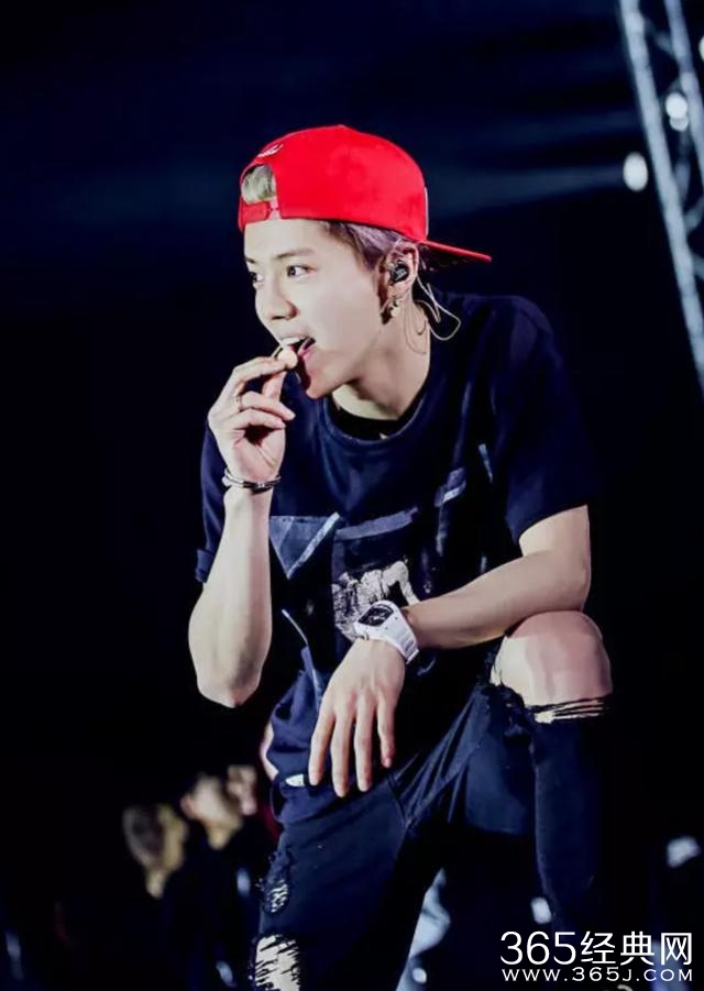 明星越有钱越省！郑爽衣服全是淘宝款，鹿晗一条裤子穿几年！