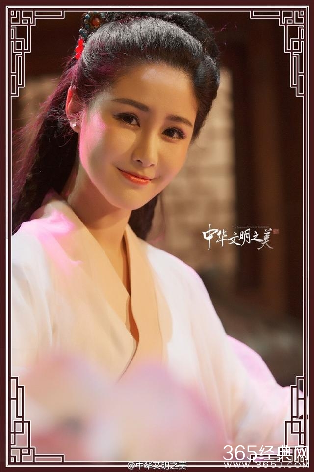 金鹰节的女主持 梁田整容后成了脸盲