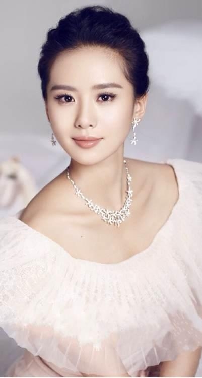 最新人气大比拼，郑爽第二，刘亦菲居然无缘上榜！