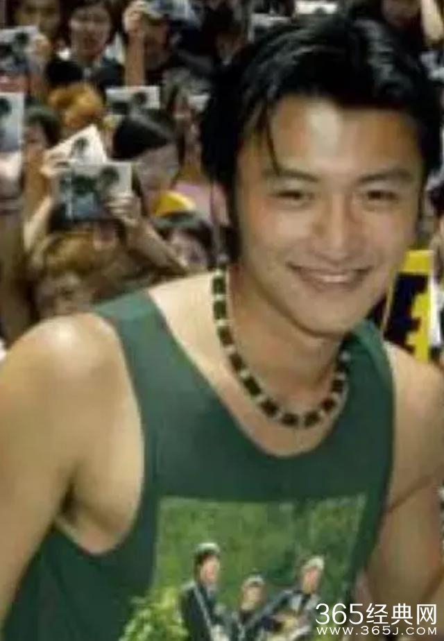 明星越有钱越省！郑爽衣服全是淘宝款，鹿晗一条裤子穿几年！