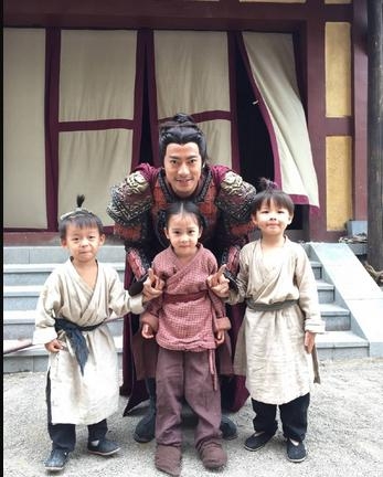 赵丽颖主演《楚乔传》片场的单春秋 帅到认不出来