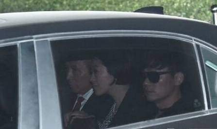 新华社：明星炒作家丑有逆中国传统道德 毁三观