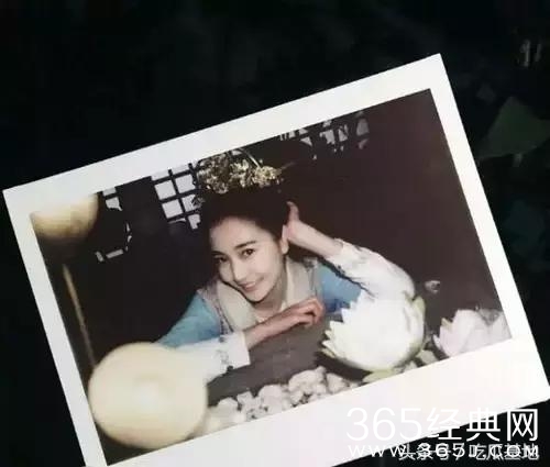 唐嫣当老板了，新签约的艺人比唐嫣漂亮，和郑爽一样清纯！