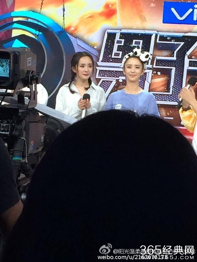 男子汉剧组上快本大开睡衣趴！杨幂佟丽娅呆萌黄子韬大叔风！