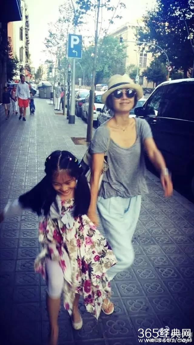 文章上戏抽烟饮啤酒又惹争议？他这几年真的走了背运么？