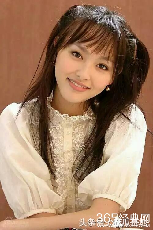 唐嫣当老板了，新签约的艺人比唐嫣漂亮，和郑爽一样清纯！