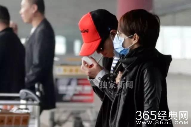 文章上戏抽烟饮啤酒又惹争议？他这几年真的走了背运么？