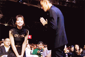 当所有人都在夸胡歌的时候，却很少人注意到他的这个举动