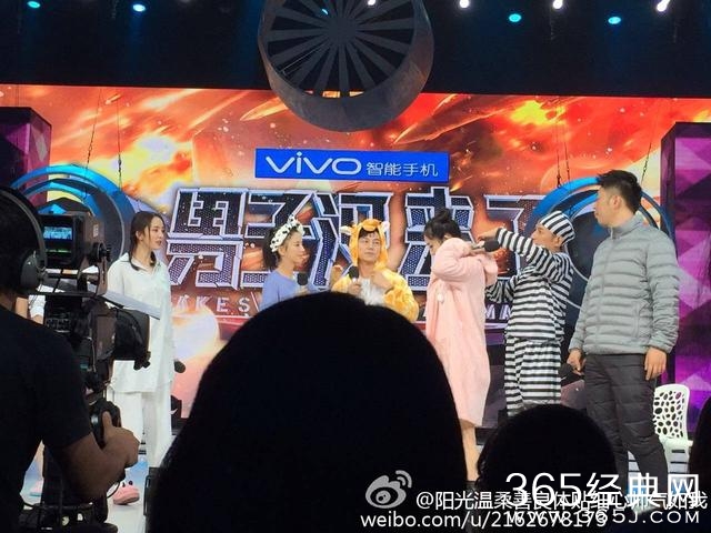 男子汉剧组上快本大开睡衣趴！杨幂佟丽娅呆萌黄子韬大叔风！