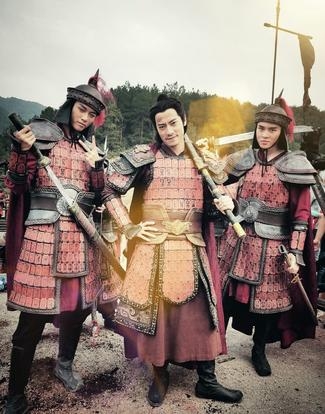 赵丽颖主演《楚乔传》片场的单春秋 帅到认不出来