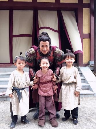 赵丽颖主演《楚乔传》片场的单春秋 帅到认不出来