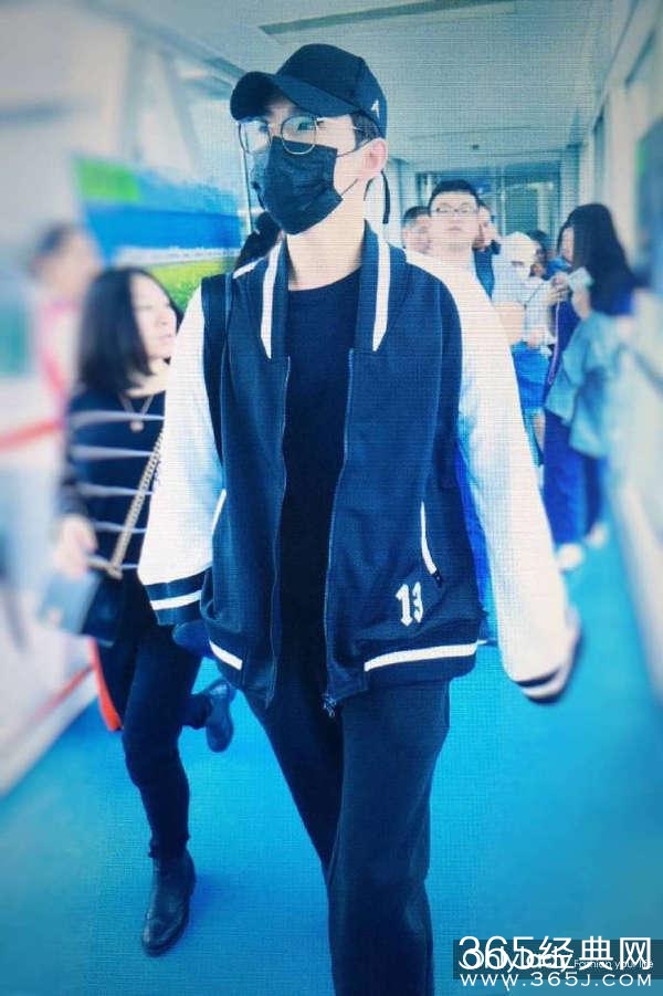 杨洋撞衫张雨绮 看看男神和谁穿过一件衣服？