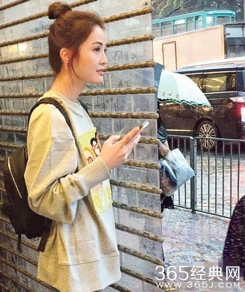 阿Sa暴雨被困商场 麦明诗踢拖涧水取车