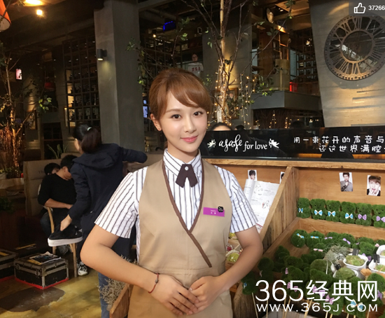 杨紫穿制服叫卖咖啡 尖下巴抢镜