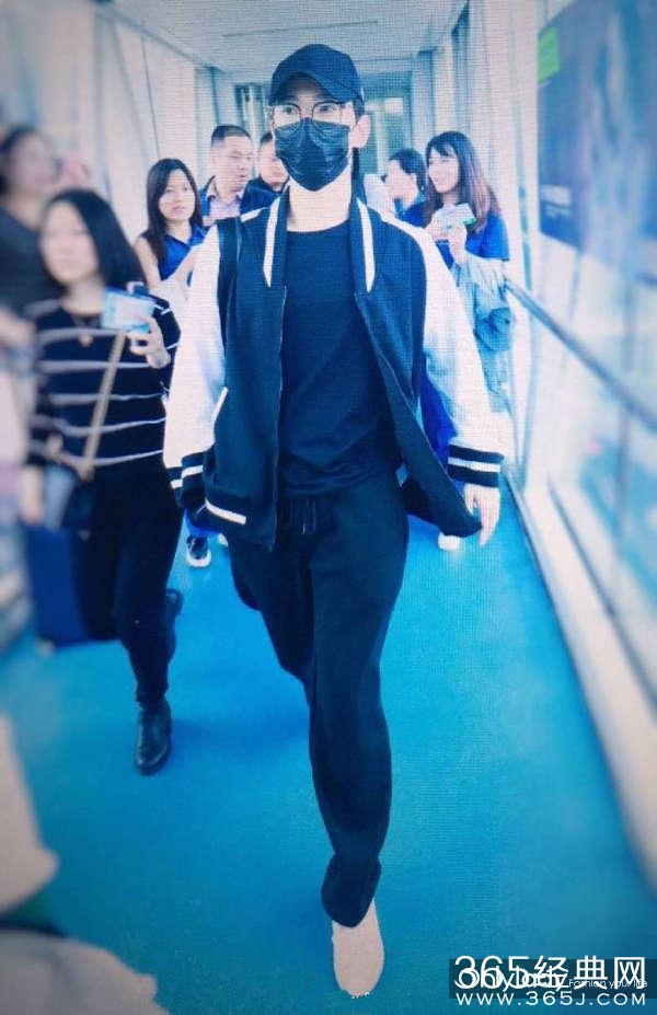 杨洋撞衫张雨绮 看看男神和谁穿过一件衣服？