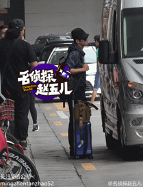 钟汉良飞抵厦门包裹严实 无粉丝接机健步如飞