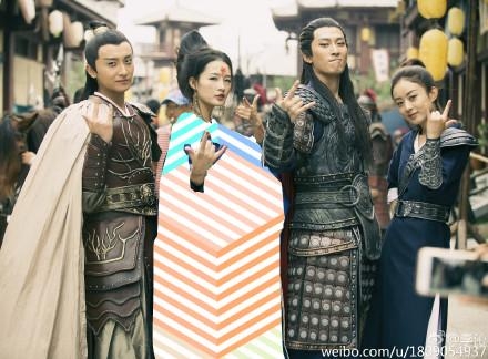 李沁新剧杀青卖萌：灰头土脸浑身马赛克，甜美不输同框赵丽颖