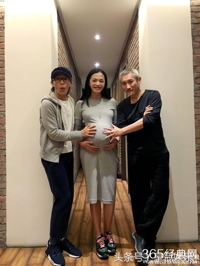 姚晨产期将至，肚子大到像塞了皮球，四肢纤细太抢镜