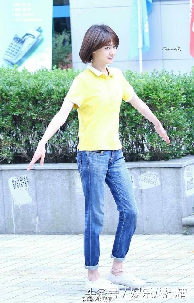 郑爽这回为啥美得让所有人点开了微博 网友：她是在向谁示意呢！