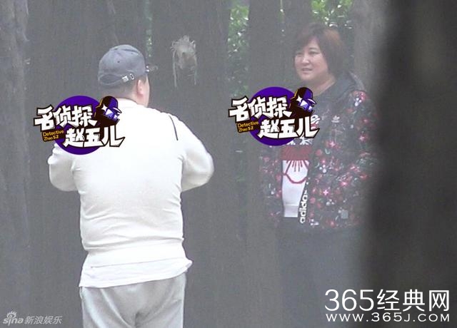 贾玲恋情疑曝光 与粗壮合伙人激吻竟显娇小