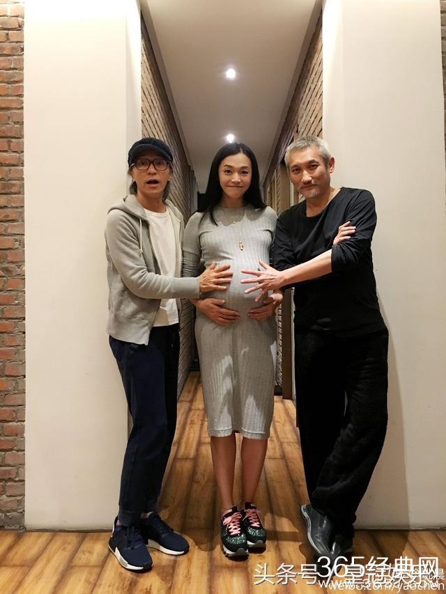 姚晨产期将至，肚子大到像塞了皮球，四肢纤细太抢镜