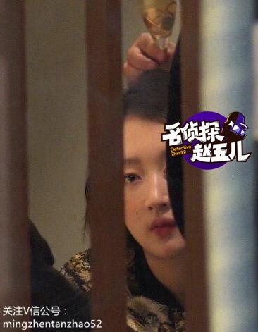 周冬雨单身生活不孤单 “小鲜肉”助理贴身陪伴