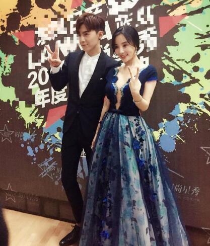 厉害了我的姐！李小璐穿透视深V裙开到肚脐