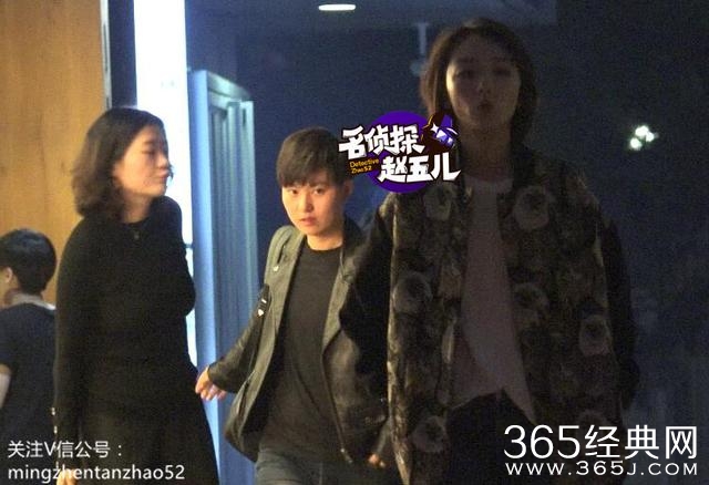 周冬雨单身生活不孤单 “小鲜肉”助理贴身陪伴