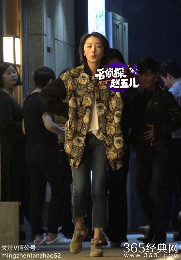 周冬雨单身生活不孤单 “小鲜肉”助理贴身陪伴