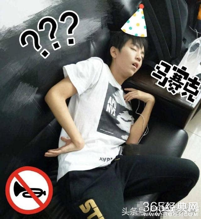 明星到底多缺觉：胡歌拿剧本睡着，赵丽颖站着睡着，张艺兴晕倒！