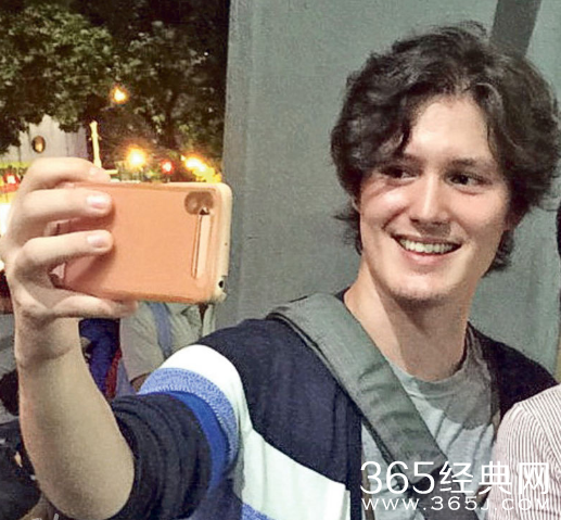 周华健演唱会混血儿子曝光 众星无酬演出