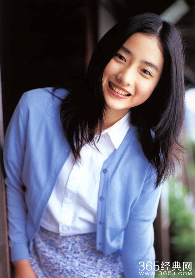 石原里美，周冬雨的一双美腿也不差！