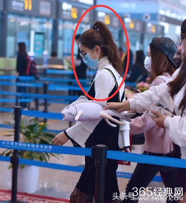 明星到底多缺觉：胡歌拿剧本睡着，赵丽颖站着睡着，张艺兴晕倒！