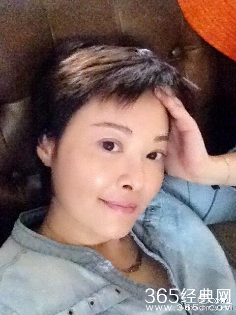 44岁袁立近照曝光，嫁给外国亿万富翁后，变成了这副模样