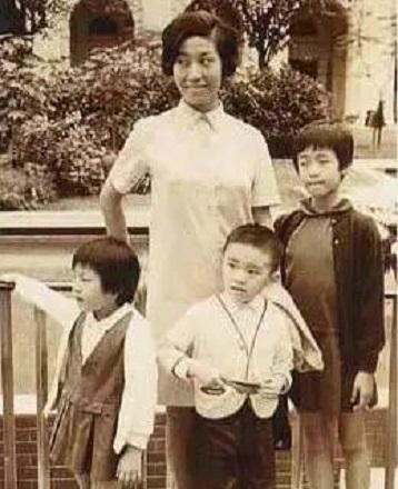 周星驰的童年竟然这么苦！