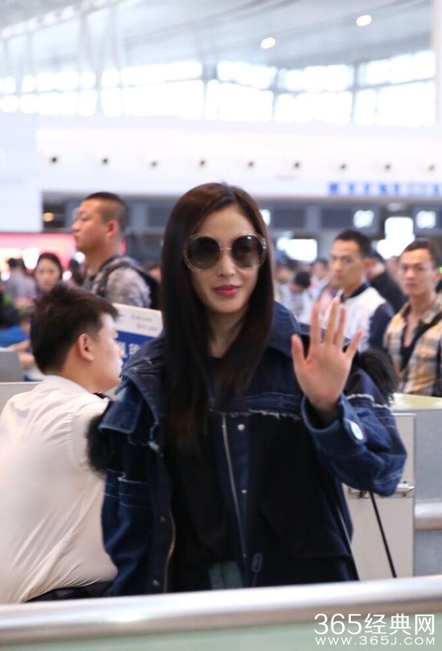 女星秋衣里面藏心机 郑爽单纯迪丽女王范 杨幂心机不如她