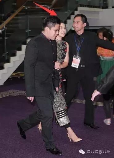 坐拥百亿身家，路边买20元童装，这对豪门夫妇最让人心旷神怡