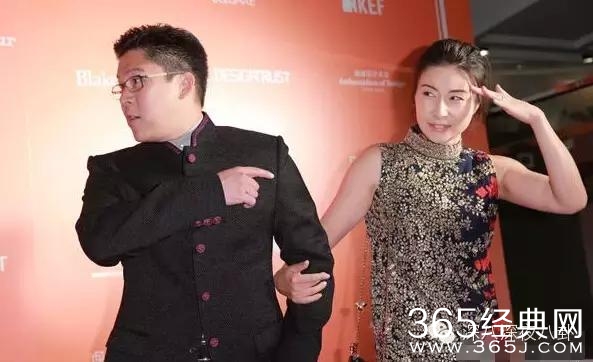坐拥百亿身家，路边买20元童装，这对豪门夫妇最让人心旷神怡