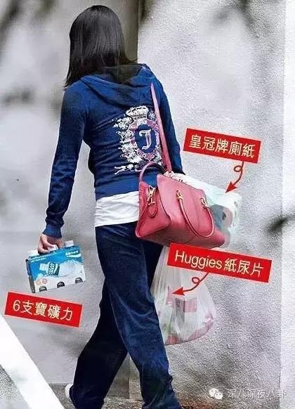 坐拥百亿身家，路边买20元童装，这对豪门夫妇最让人心旷神怡