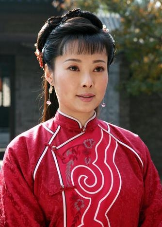 44岁袁立近照曝光，嫁给外国亿万富翁后，变成了这副模样